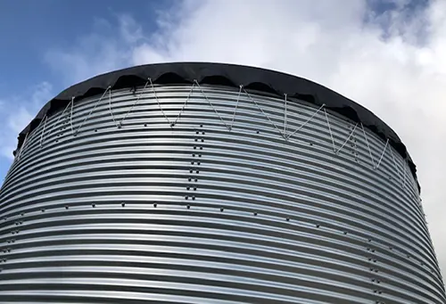 Réserve d'eau en tôle de grand volume
